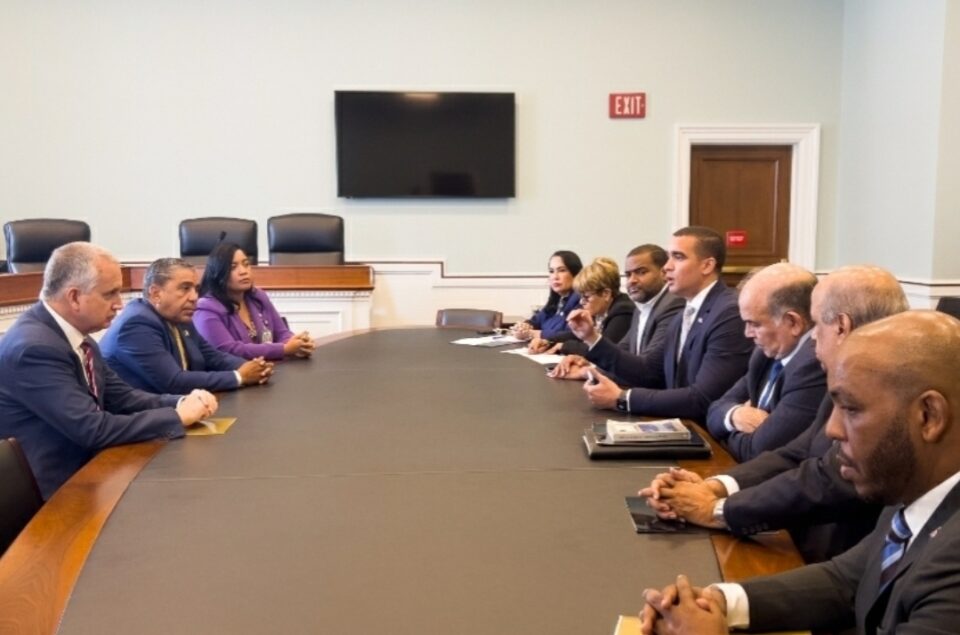 Comisión dominicana en Washington se reúne con legisladores norteamericanos